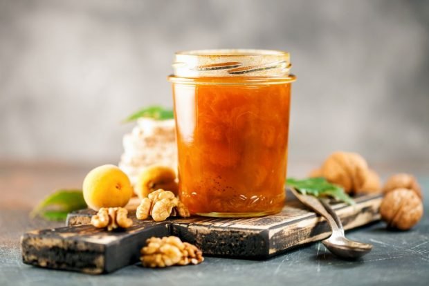 Apricot jam with walnuts is a simple and delicious recipe, how to cook step by step