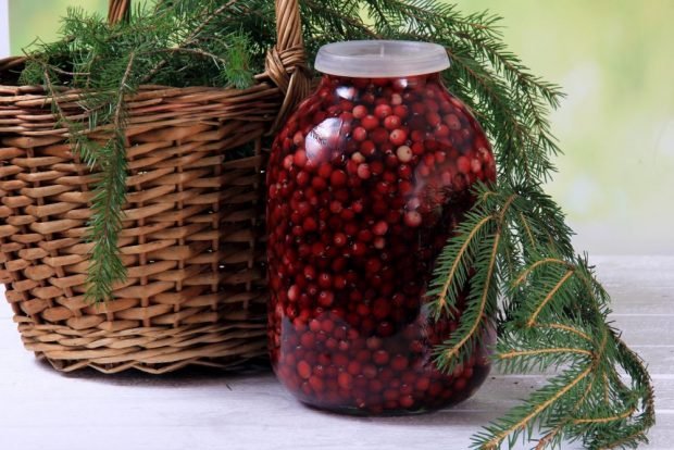 Soaked cranberries for the winter without cooking