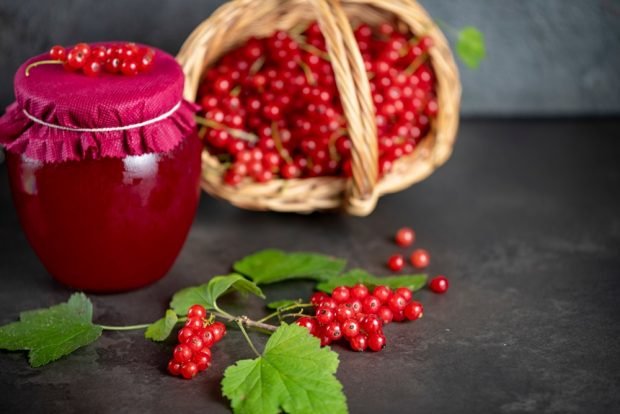 Pitted red currant jam 