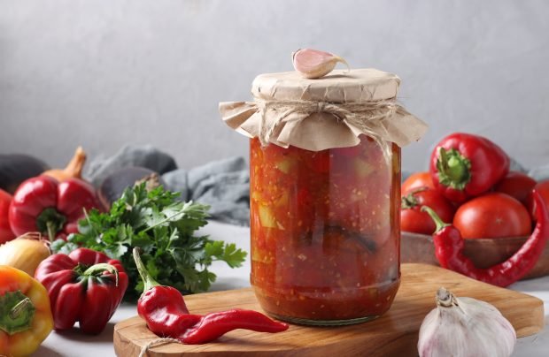 Eggplant with bell pepper and tomatoes for winter