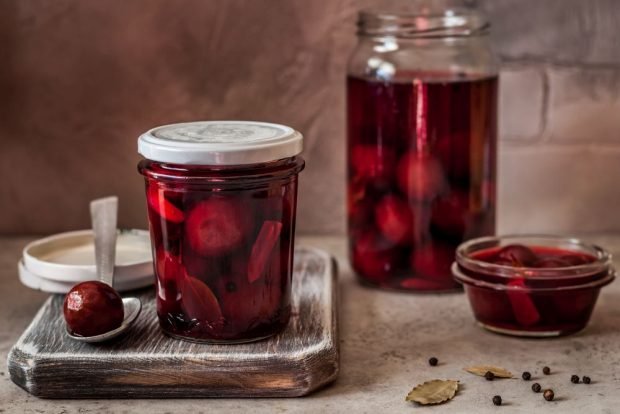 Pickled plums with garlic for winter without sterilization – a simple and delicious recipe, how to cook step by step