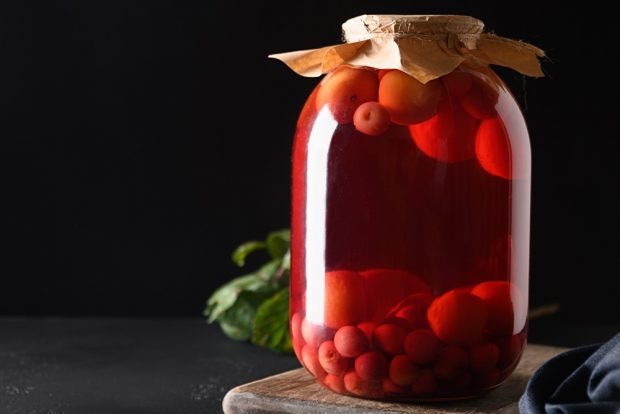 Cherry compote with apricots for winter