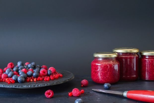 Berry jam with stones