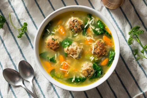 Chicken soup with meatballs and spinach – a simple and delicious recipe, how to cook step by step