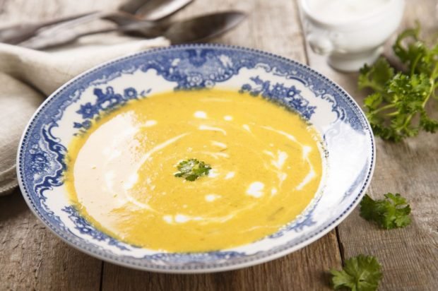 Carrot soup with coconut milk is a simple and delicious recipe, how to cook step by step