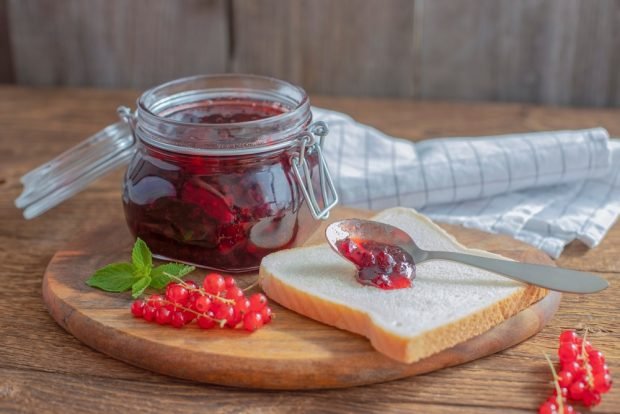 Red currant jam with berries – a simple and delicious recipe, how to cook step by step