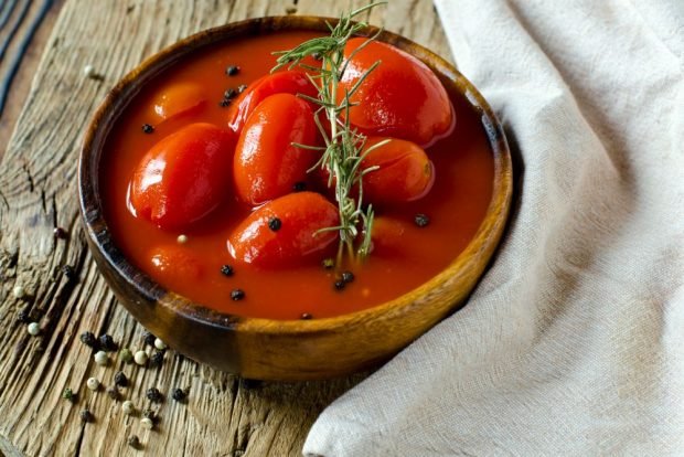 Tomatoes in their own juice for the winter – a simple and delicious recipe, how to cook step by step