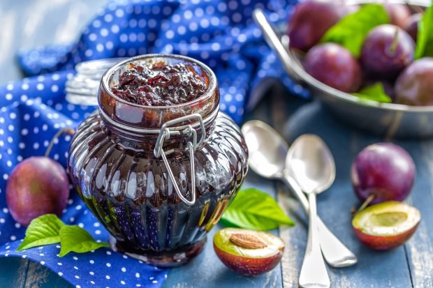 Thick plum jam without seeds 