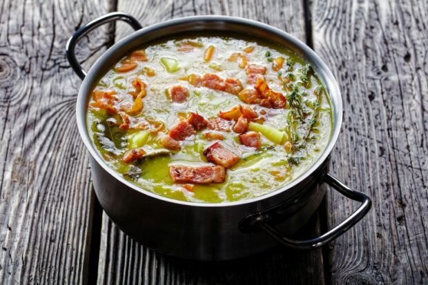 Pea soup with smoked meat is a simple and delicious recipe, how to cook step by step