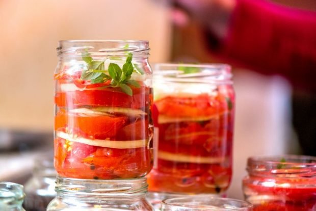 Tomatoes in jelly with gelatin for winter – a simple and delicious recipe, how to cook step by step