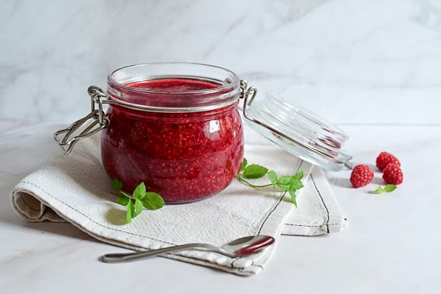 Raspberries with sugar for the winter without cooking – a simple and delicious recipe, how to cook step by step