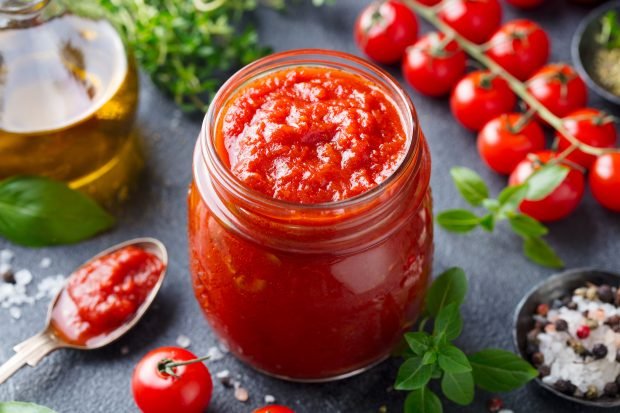 Georgian satsebeli made of tomatoes with seasonings for winter – a simple and delicious recipe, how to cook step by step