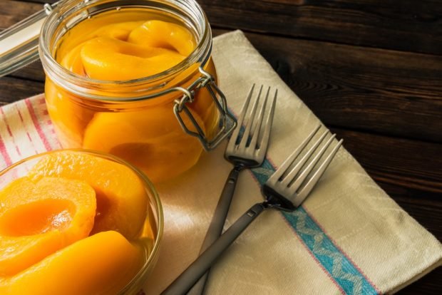 Canned pitted peaches for the winter is a simple and delicious recipe, how to cook step by step