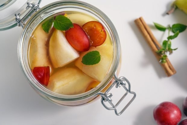 Compote with apples, pears and plums for winter