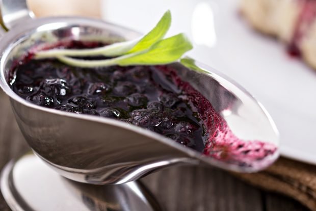 Blueberry sauce for meat for winter 