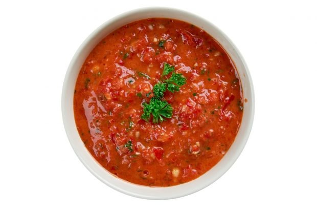 Spicy adjika of tomatoes with apples and garlic for the winter 