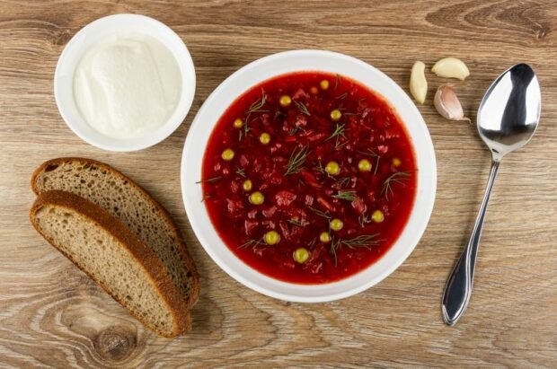 Borscht with chicken and green peas is a simple and delicious recipe, how to cook step by step