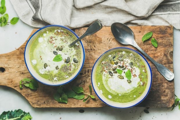 Cream soup with broccoli, mint and coconut milk is a simple and delicious recipe, how to cook step by step