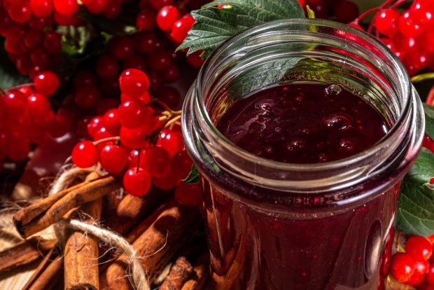 Viburnum jam with sugar 