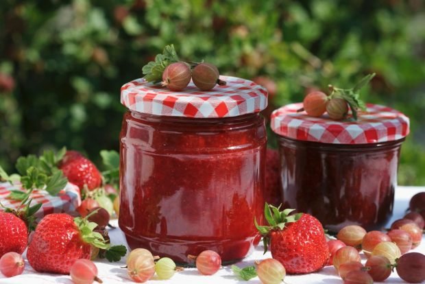 Gooseberry and strawberry jam – a simple and delicious recipe, how to cook step by step