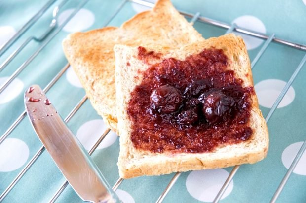 Cherry jam with stones with pectin is a simple and delicious recipe, how to cook step by step