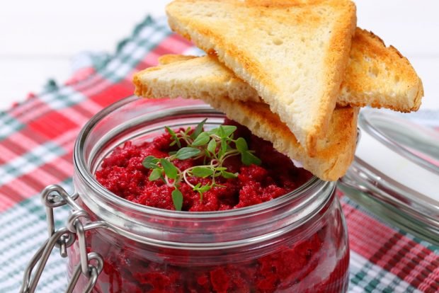 Beetroot salad with garlic for winter through a meat grinder is a simple and delicious recipe, how to cook step by step