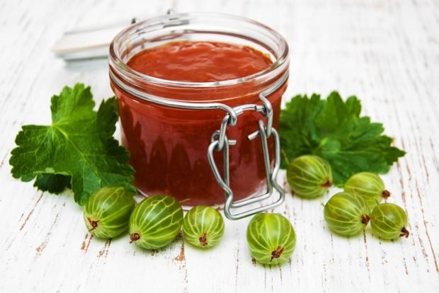 Gooseberry jelly with raspberries is a simple and delicious recipe, how to cook step by step