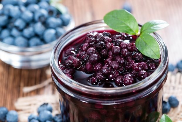 Blueberries in their own juice for the winter – a simple and delicious recipe, how to cook step by step