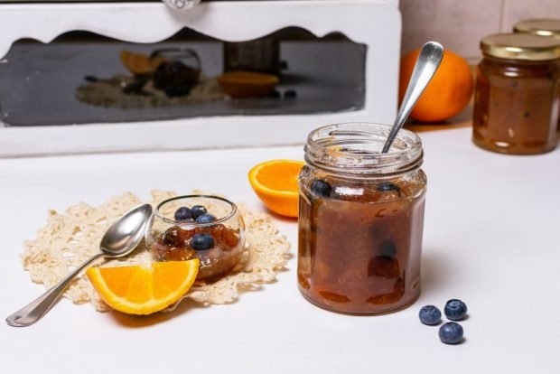 Blueberry jam with orange 