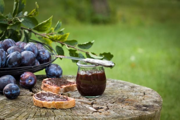 Nutella from plums with cocoa for winter