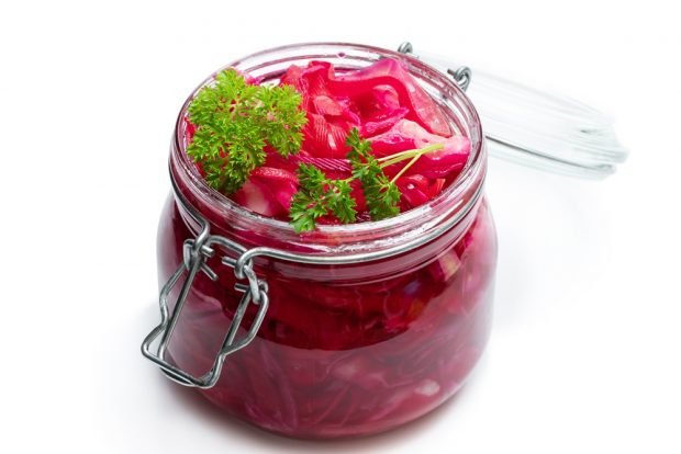 Beetroot salad with cabbage for winter in cans 