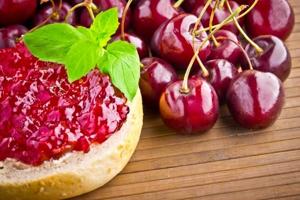 Cherry jelly with pectin is a simple and delicious recipe, how to cook step by step