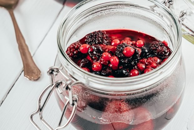 Berry compote for winter is a simple and delicious recipe, how to cook step by step