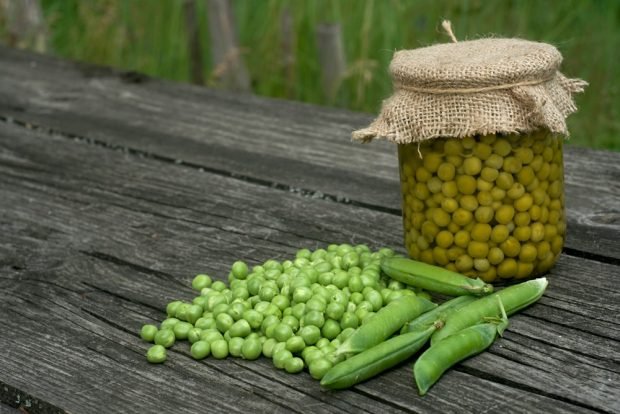 Canned peas for winter