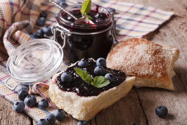 Blueberries in their own juice for the winter – a simple and delicious recipe, how to cook step by step