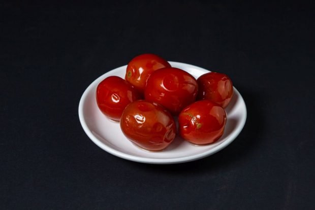 Pickled tomatoes with red currants for winter – a simple and delicious recipe, how to cook step by step