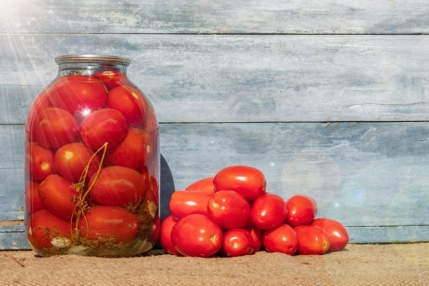 Salted tomatoes for winter in a jar – a simple and delicious recipe, how to cook step by step