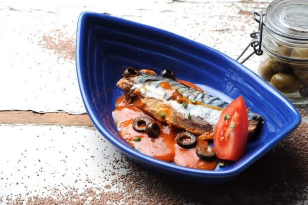 Mackerel in tomato for the winter is a simple and delicious recipe, how to cook step by step