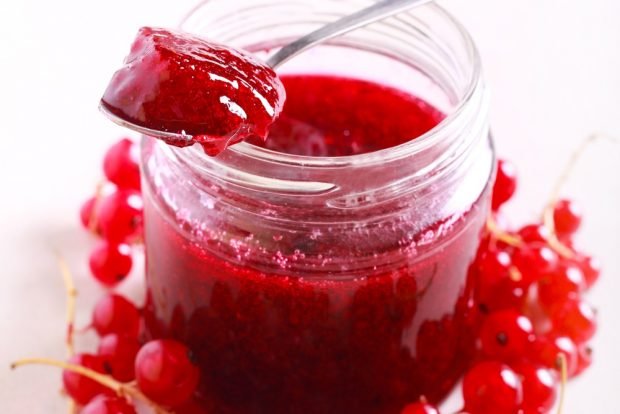 Red currant jelly with pectin is a simple and delicious recipe how to cook step by step