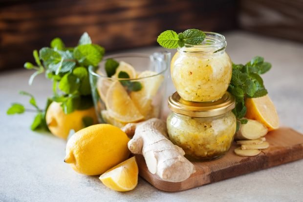 Jam from ginger and lemon through a meat grinder