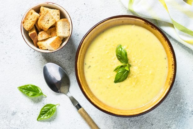 Zucchini puree soup with cheese is a simple and delicious recipe, how to cook step by step