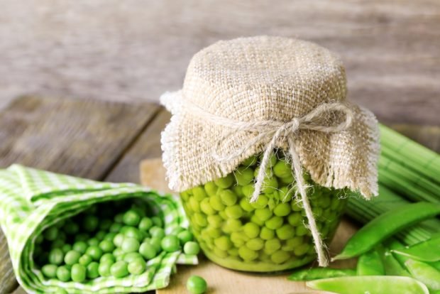 Canned peas with vinegar for winter