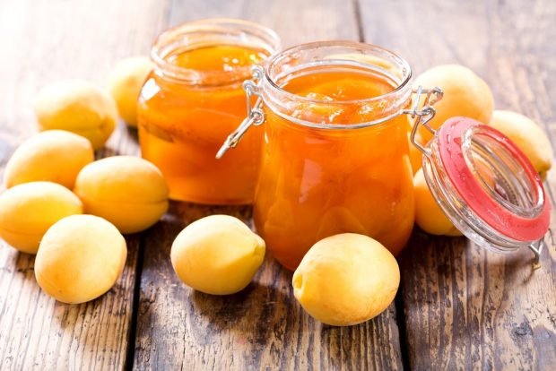 Apricot jam with lemon is a simple and delicious recipe, how to cook step by step