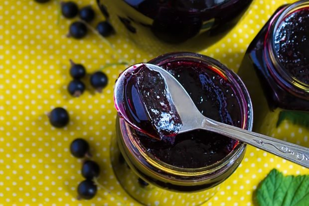 Black currant jam with gelatin is a simple and delicious recipe, how to cook step by step