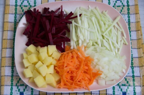 Borscht with beef: photo of recipe preparation, step 3