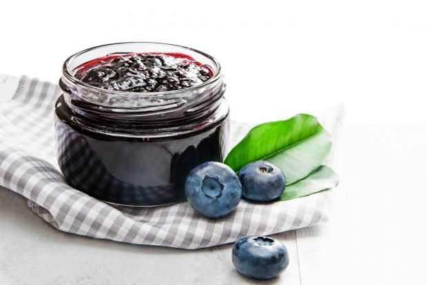 Blueberry jam without cooking – a simple and delicious recipe, how to cook step by step