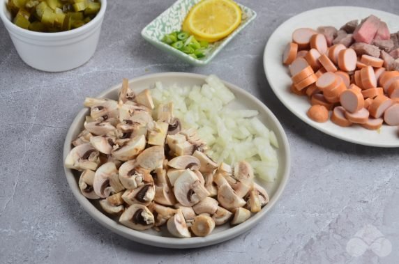 Solyanka with meat, sausages and champignons: photo of recipe preparation, step 1