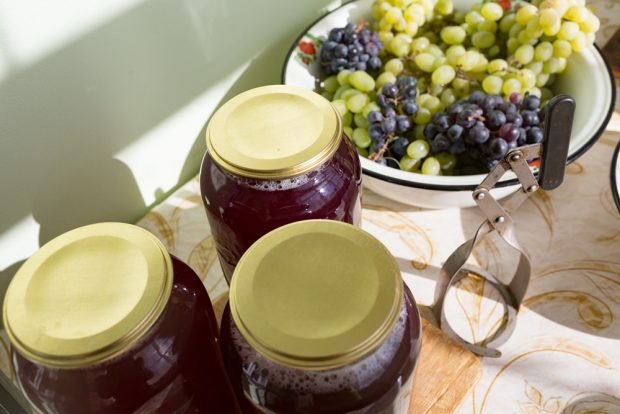 Grape compote for winter in jars – a simple and delicious recipe, how to cook step by step