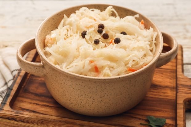 Sauerkraut with cranberries and carrots for winter – a simple and delicious recipe, how to cook step by step