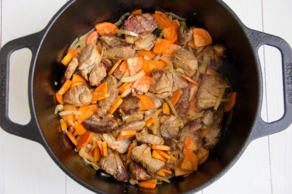 Lagman with pork, potatoes and noodles: photo of recipe preparation, step 3